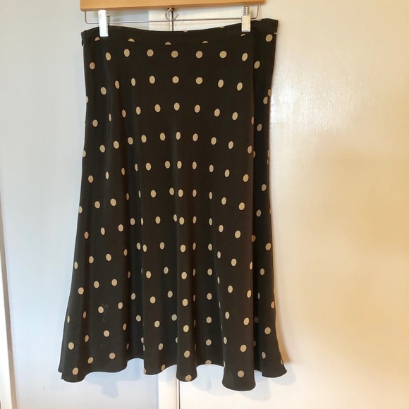 Banana Republic Dresses & Skirts - Banana Republic Silk Polka Dot Skirt Banana Republic Dresses & Skirts - Banana Republic Silk Polka Dot Skirt
